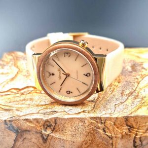 Hirsch Green Message Solaruhr – nachhaltige Damenuhr beige mit dunklem Holzring