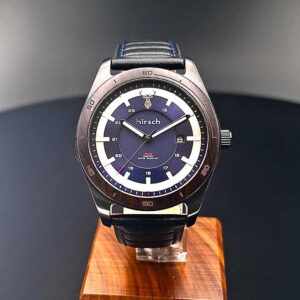 Hirsch Green Message Obsidian Blue Herrenuhr – Solaruhr mit blauem Design und nachhaltiger Technologie - Frontansicht